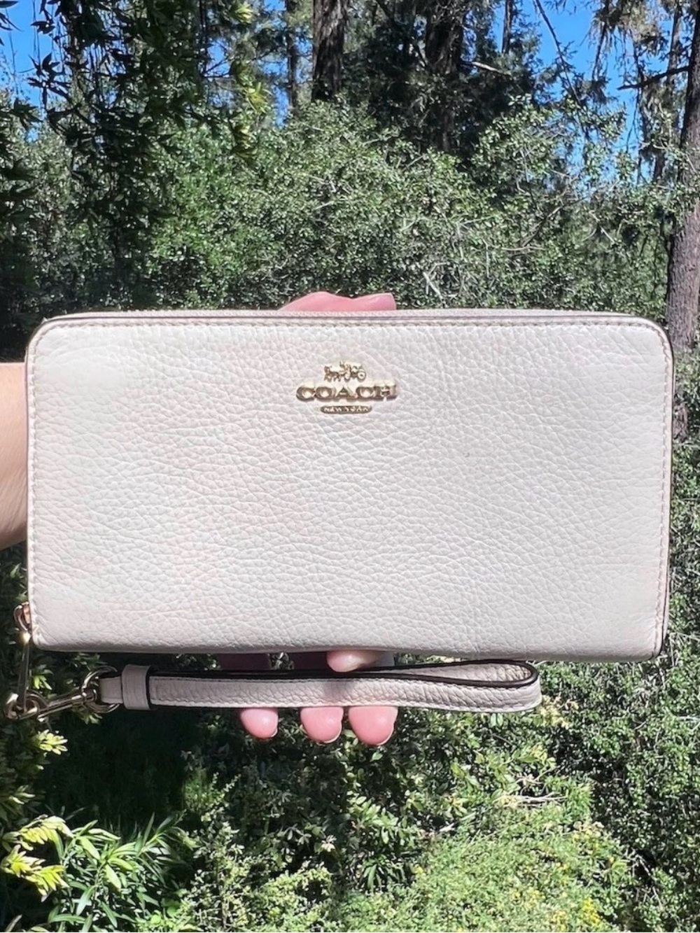 COACH Leather Wallet Zip-Around Chalk Color with Gold Hardware AUTHENTIC